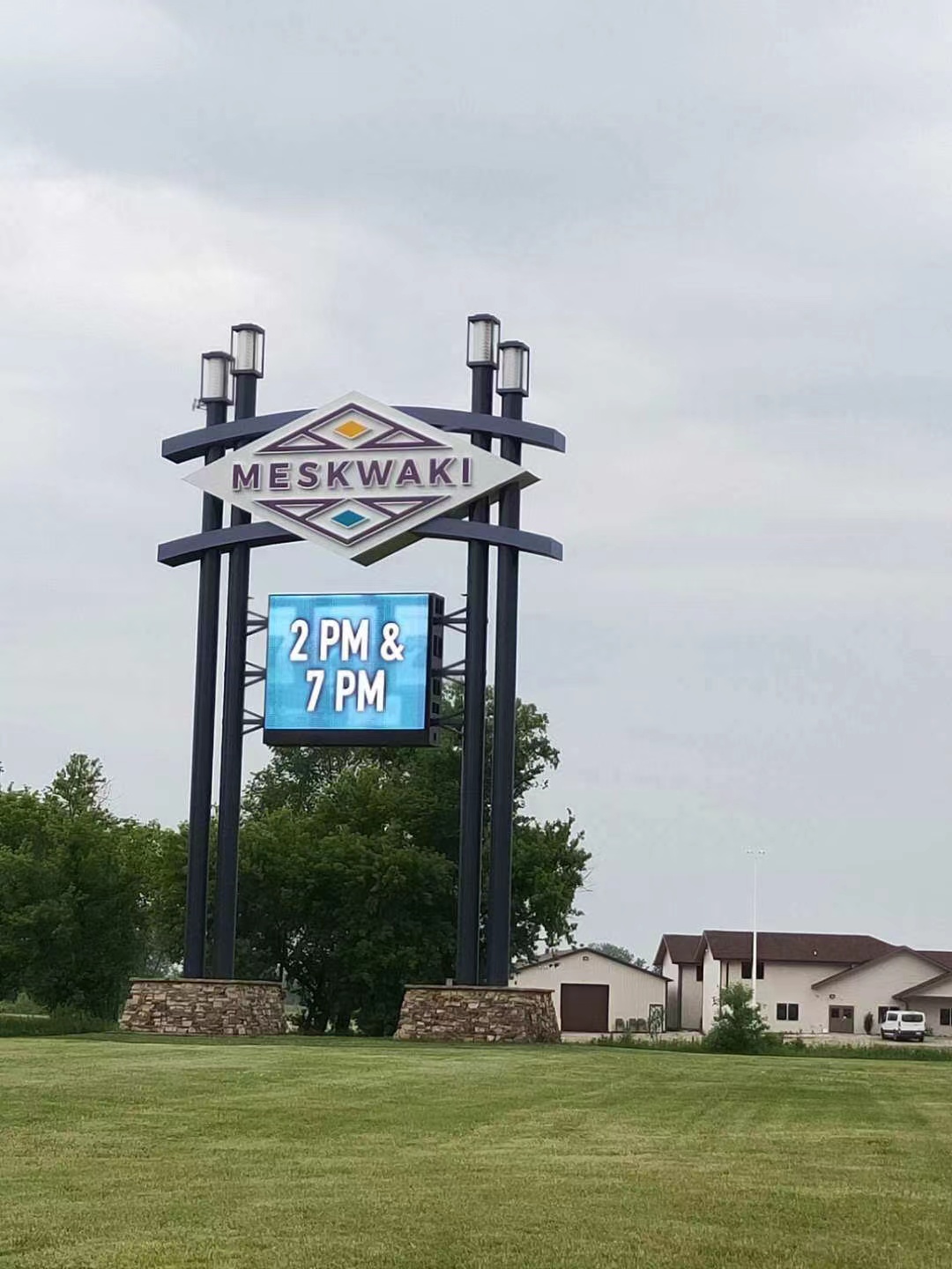 Outdoor LED display with its unique creativity on the outdoor advertising industry first